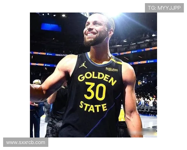 库里赞追梦老当益壮防守依旧如故总能把握关键位置